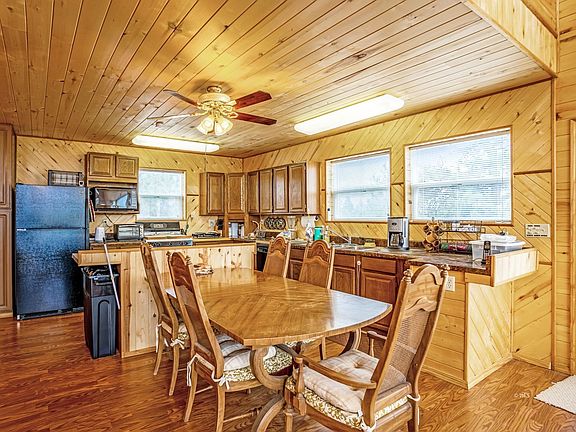 5th image of 222 Titus Ln