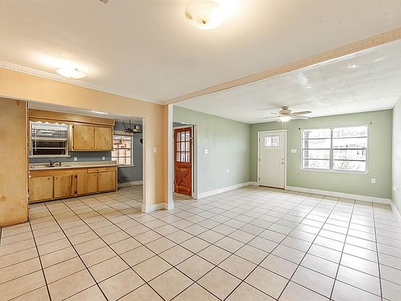5th image of 113 Smithwillow Dr