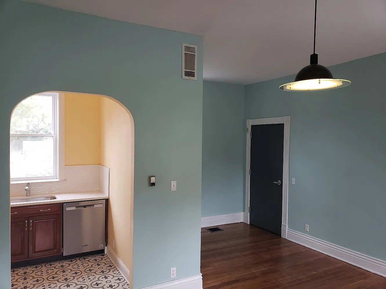 505 Augustus Ave — Photo 3