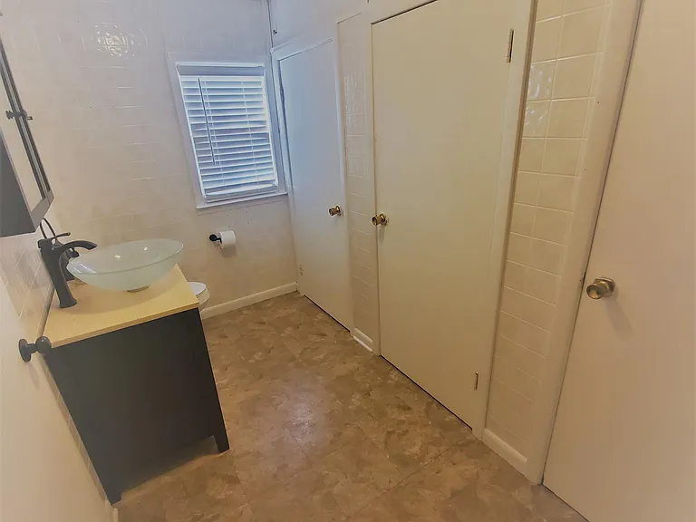 824 E Harris St — Photo 10