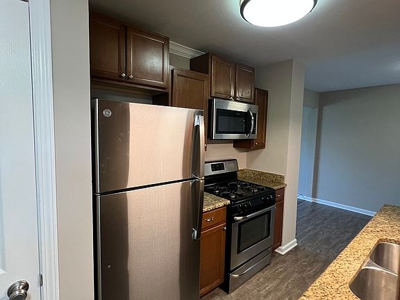 3rd image of 460 Mallview Ln