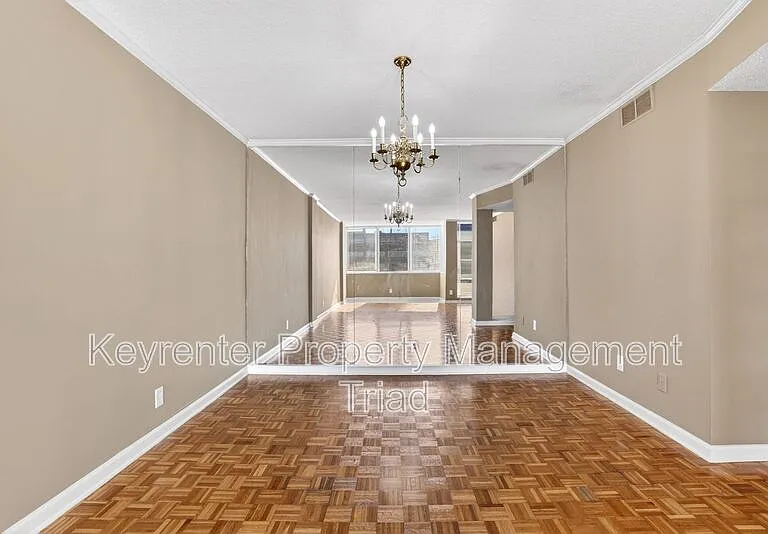 1101 N Elm St #104 — Photo 15
