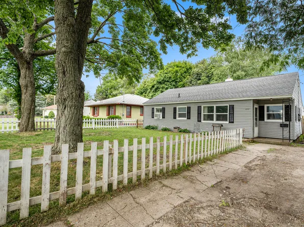 1112 Chrysler St, Kalamazoo, MI 49048