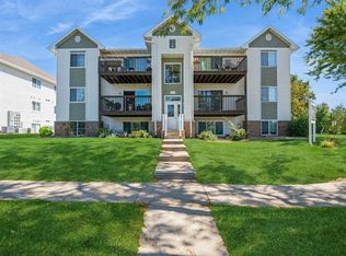 6410 Creekside Dr NE UNIT 9, Cedar Rapids, IA 52402