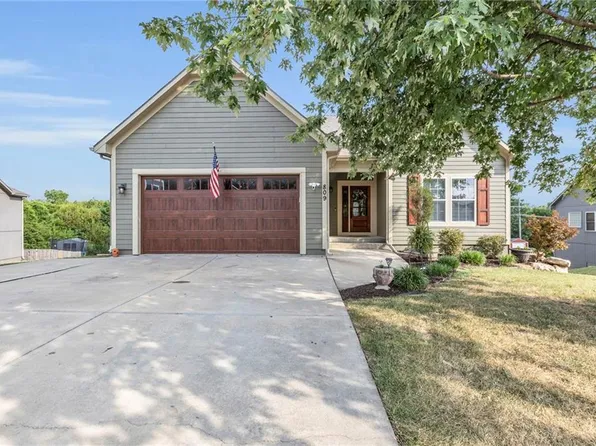 809 Cherokee Ct, Paola, KS 66071
