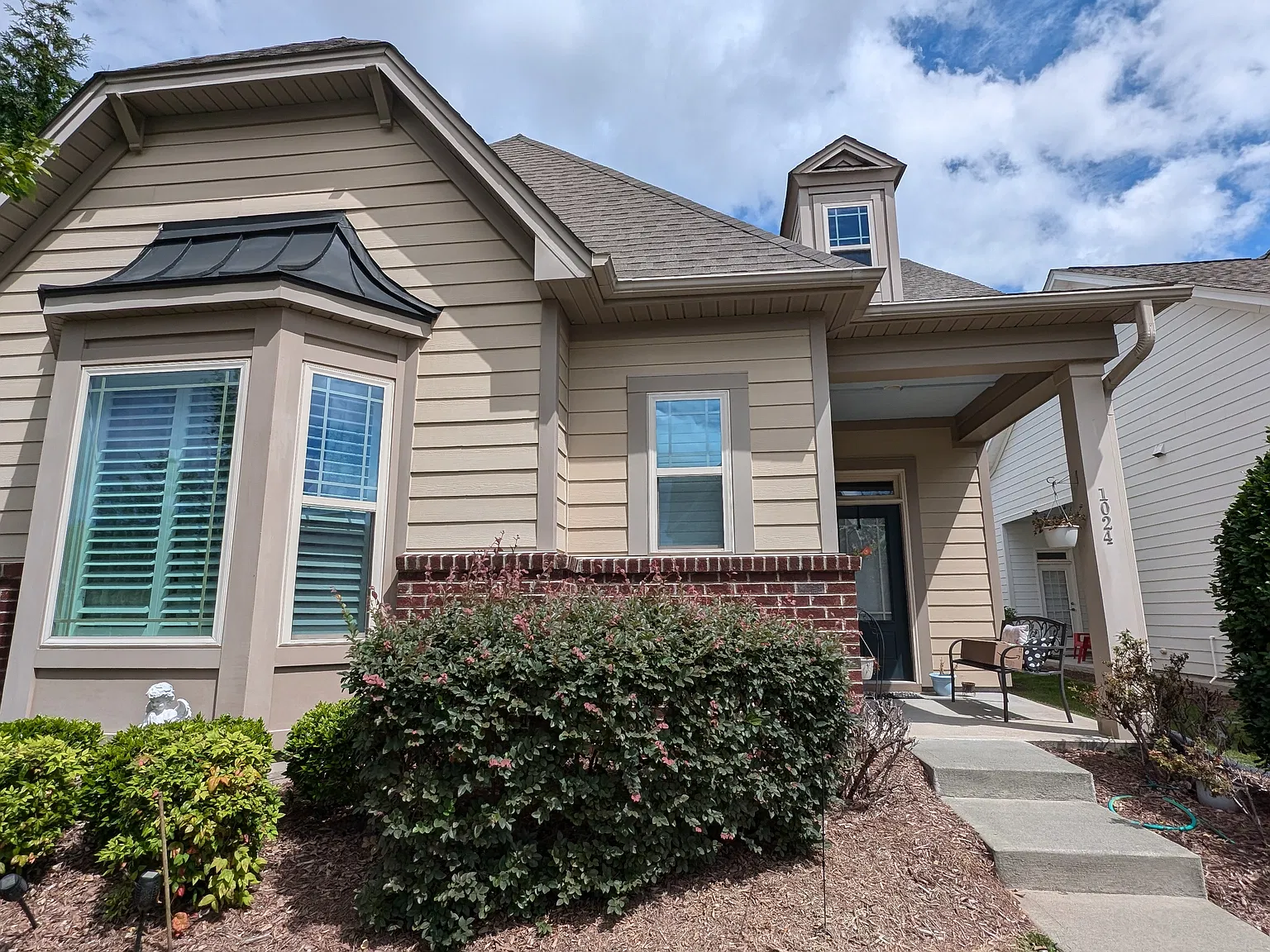 3 bed, 2487 sqft, $2,800 — Photo 2