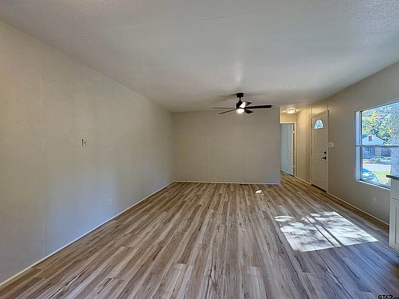 5th image of 864 Elizabeth Dr