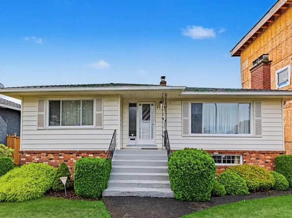 4830 Southlawn Dr, Burnaby, BC V5C 3S6