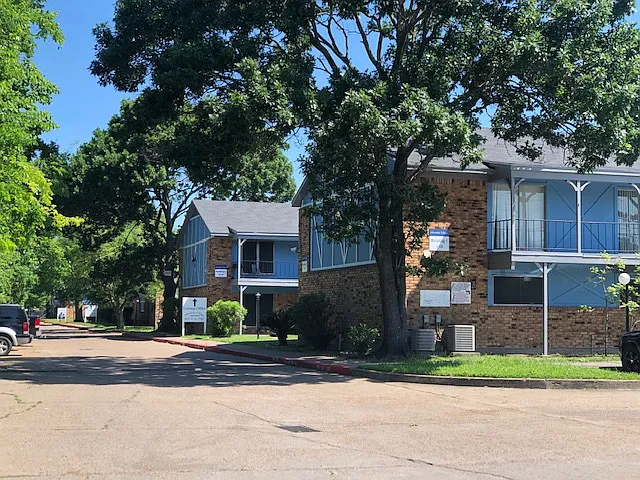 Allendale Village Apartments — Photo 18
