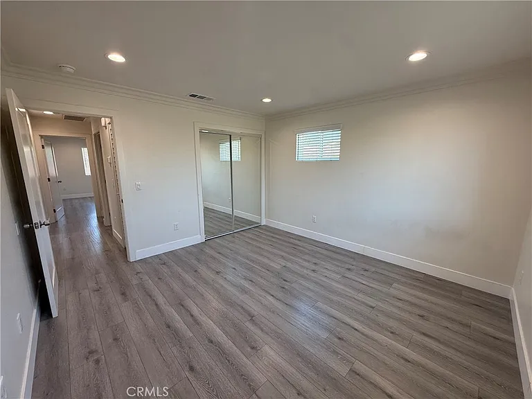 231 W 5th St — Photo 24
