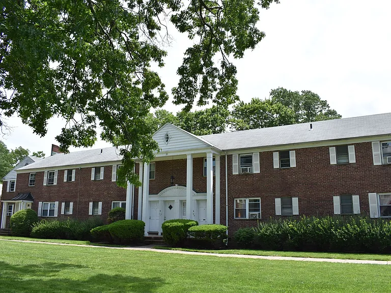 Michael Manor Apartment Homes — Photo 11