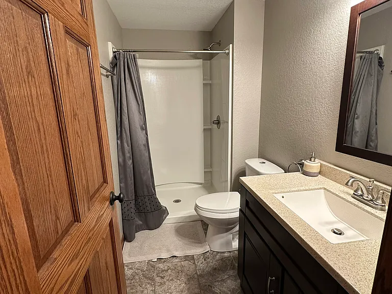 585 SE Crabapple Dr — Photo 16