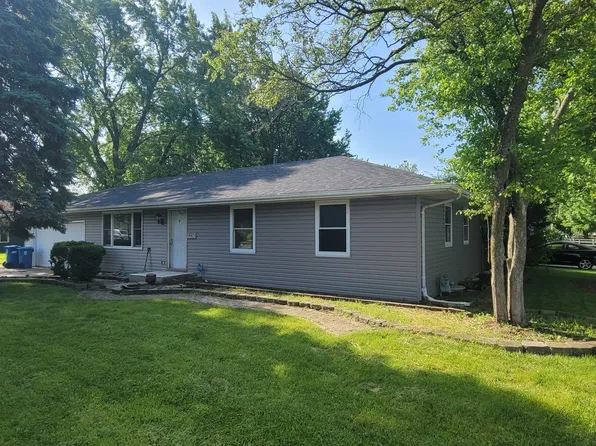 990 Old Indian Trl, Aurora, IL 60506