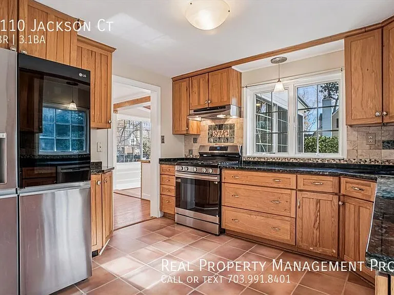 1110 Jackson Ct — Photo 11