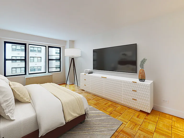 220 E 63rd St #4K — Photo 2
