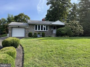 1215 Stratford Ave, Melrose Park, PA