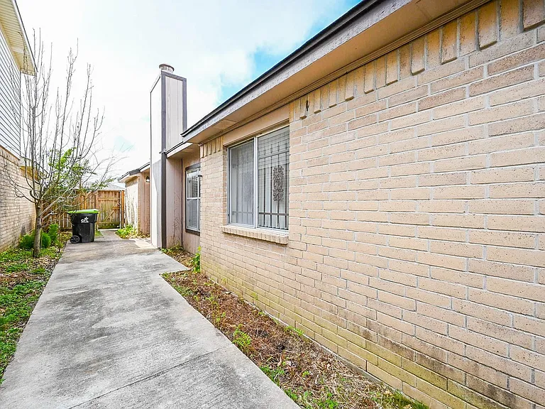7918 Chancel Dr — Photo 24