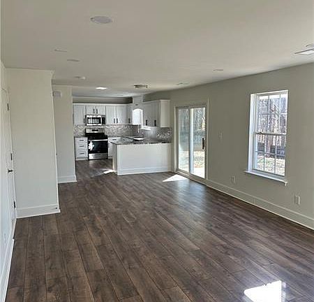 4th image of 1149 Grandview Cir