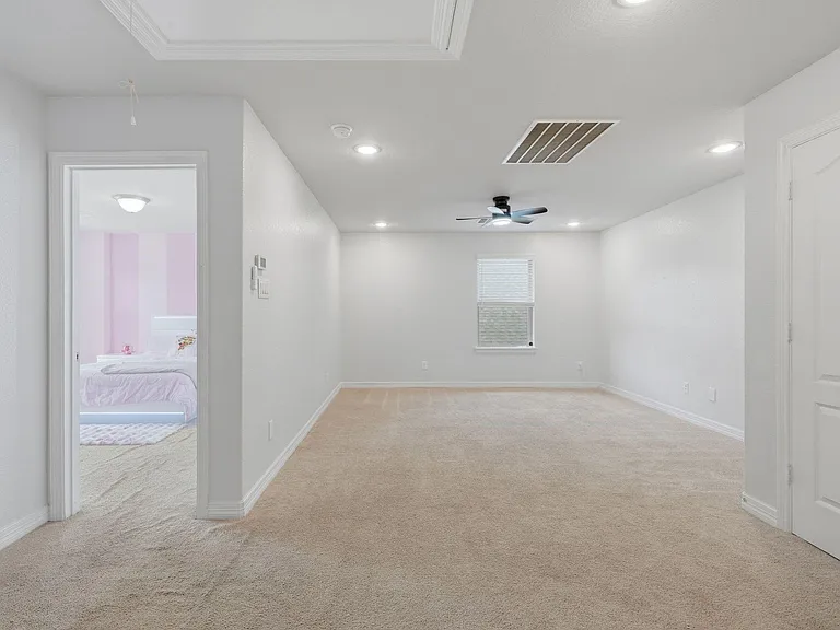 127 Buttonwood Ct — Photo 23