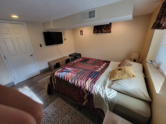 4th image of 2464 E Redondo Ave