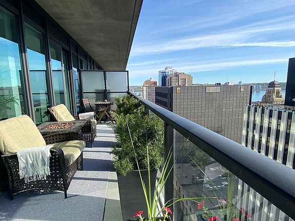 4th image of 1650 Granville St #1407