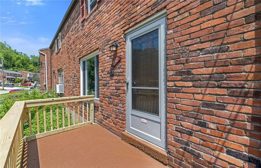 2 bed, 1040 sqft, $1,400 — Photo 1