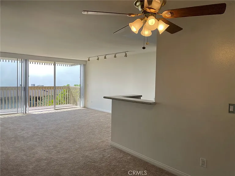 6542 Ocean Crest Dr — Photo 17