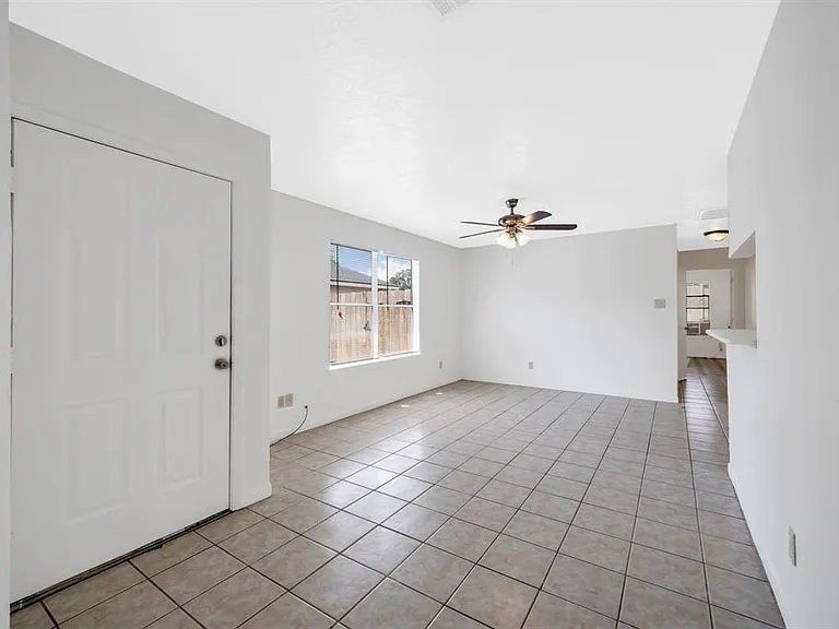 308 Willowick St — Photo 6