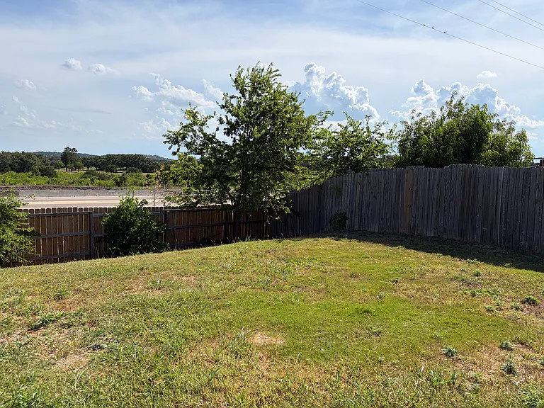1205 Marlee Cir — Photo 15