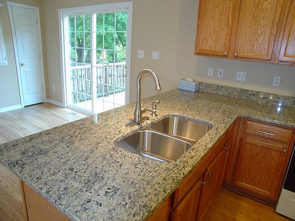 5th image of 1021 N Lake Dr