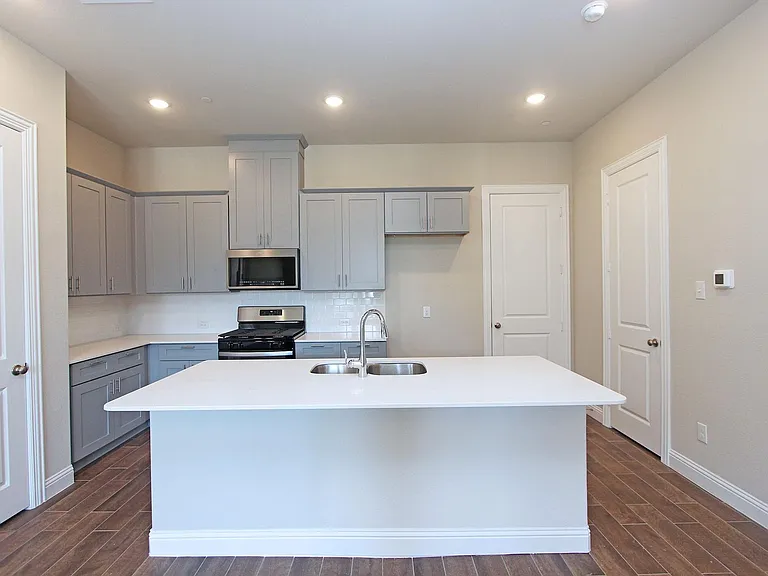 4255 Shavano Dr — Photo 5