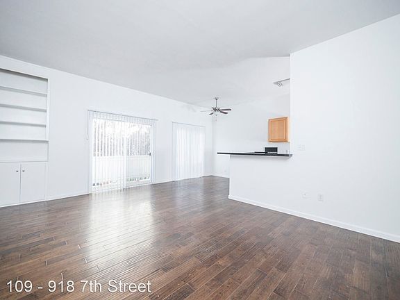 4th image of 918 7th St APT 1