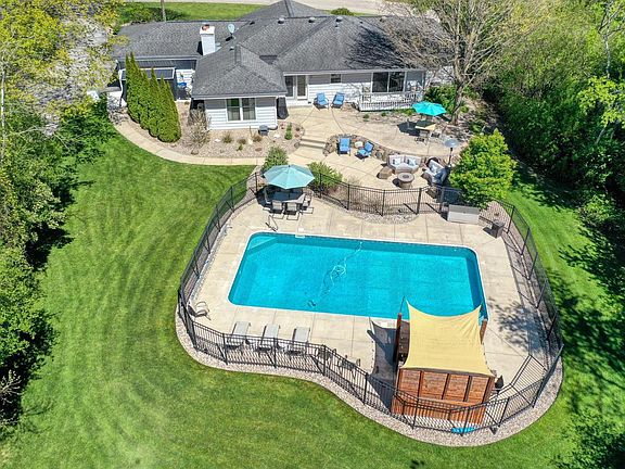 3rd image of 1135 Ridgeway ROAD