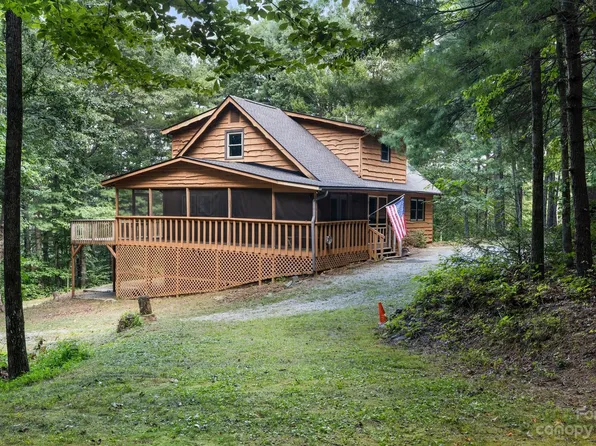 107 Pearce Ln, Saluda, NC 28773