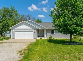 300 NW Pearl St, Atlanta, IL 61723