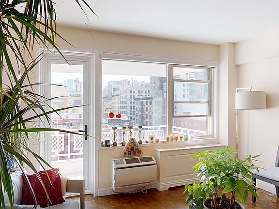 5th image of 40 E 9th St APT 12A