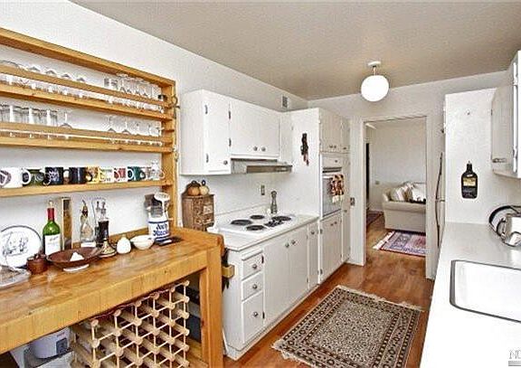 3rd image of 15 Corinthian Ct APT 31