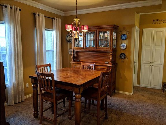 5th image of 2811 N Boxwood Dr
