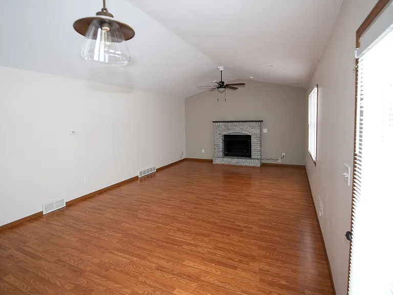 116 Pierre Pl — Photo 10