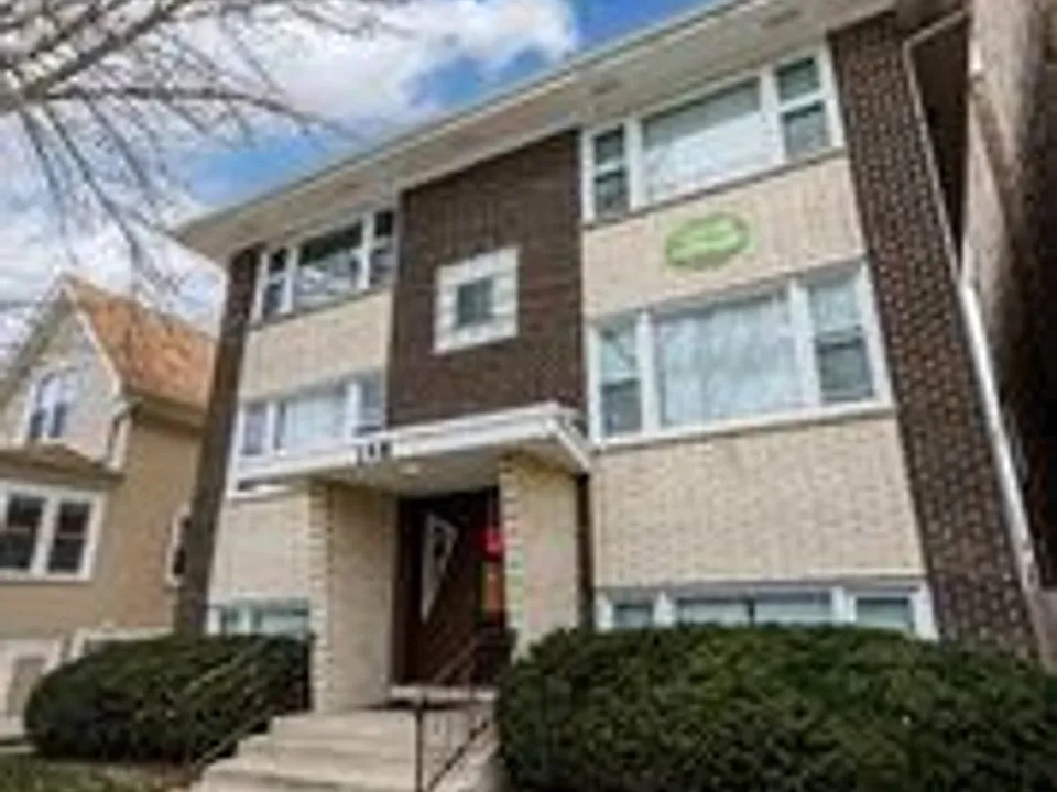 148 Des Plaines Ave