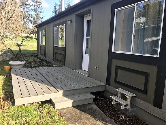 Side porch for sunning!