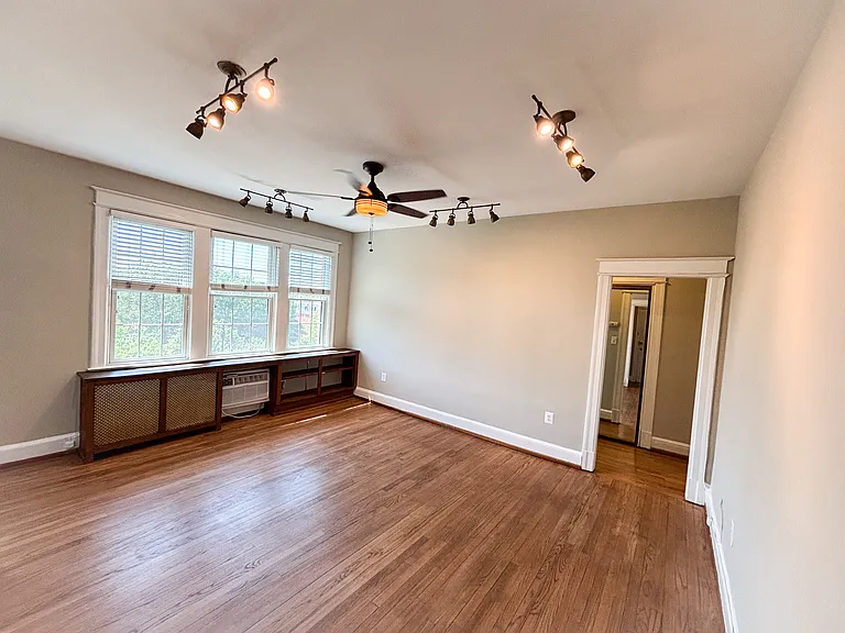 414 Seward Sq SE #401 — Photo 11