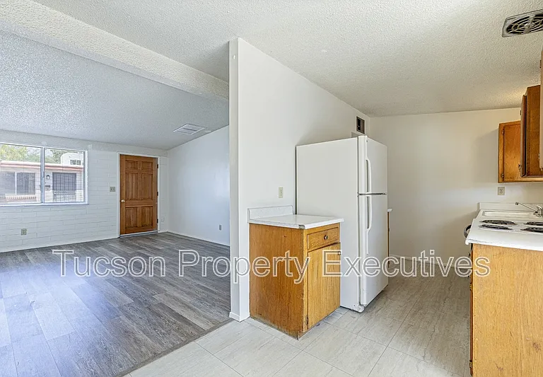 4246 E Pima St #D — Photo 8