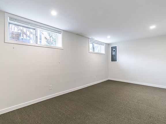 2nd image of 819 Orchard Dr