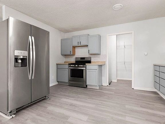 3rd image of 5946 Colleen Ave
