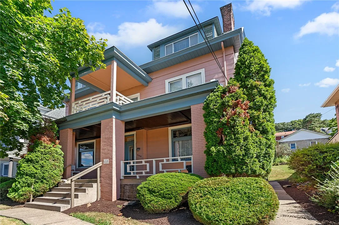 566 Orchard Ave photo 1