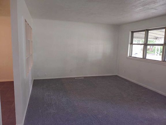 3rd image of 1640 Dundee Pl