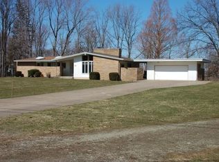 245 Gateway Dr, Fairview, PA 16415