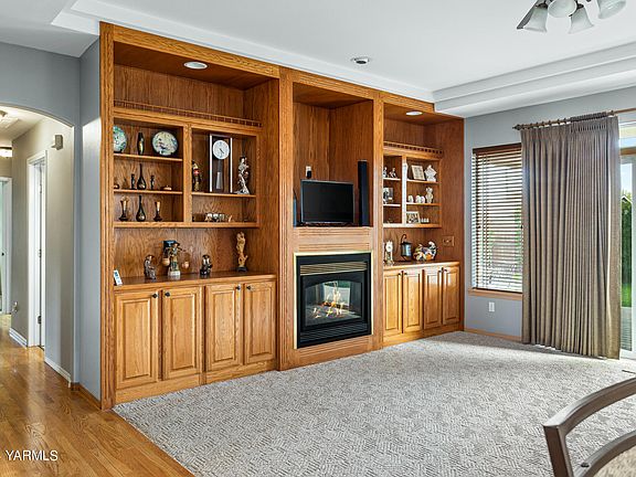 4th image of 106 S Holly Pl