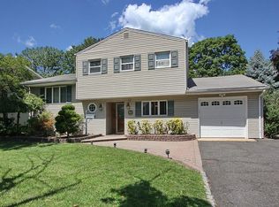 26 Sycamore Ter, Springfield, NJ 07081